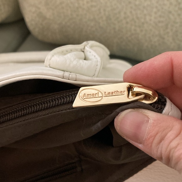 Ameri Leather Shoulder Bag - Picture 4 of 6